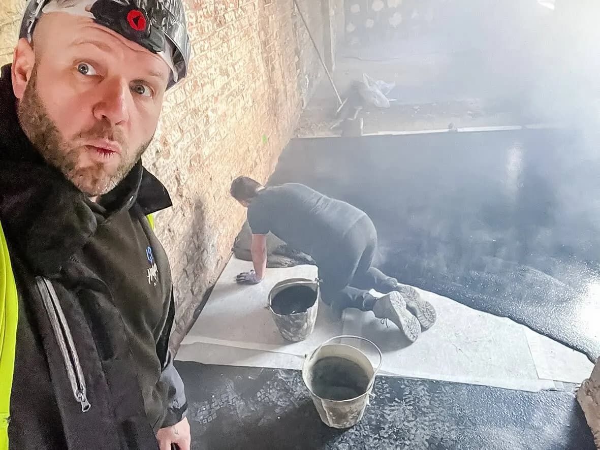 25% · asphalt floor going down