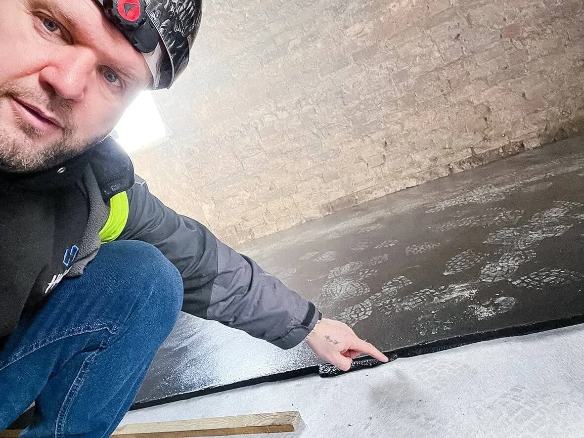 25% · corridor framing