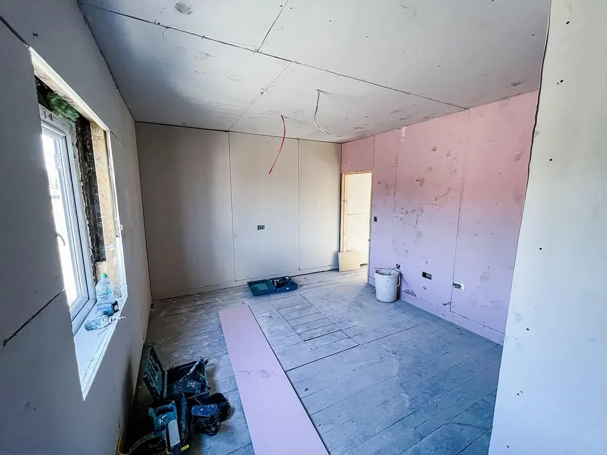 50% · en-suite first fix