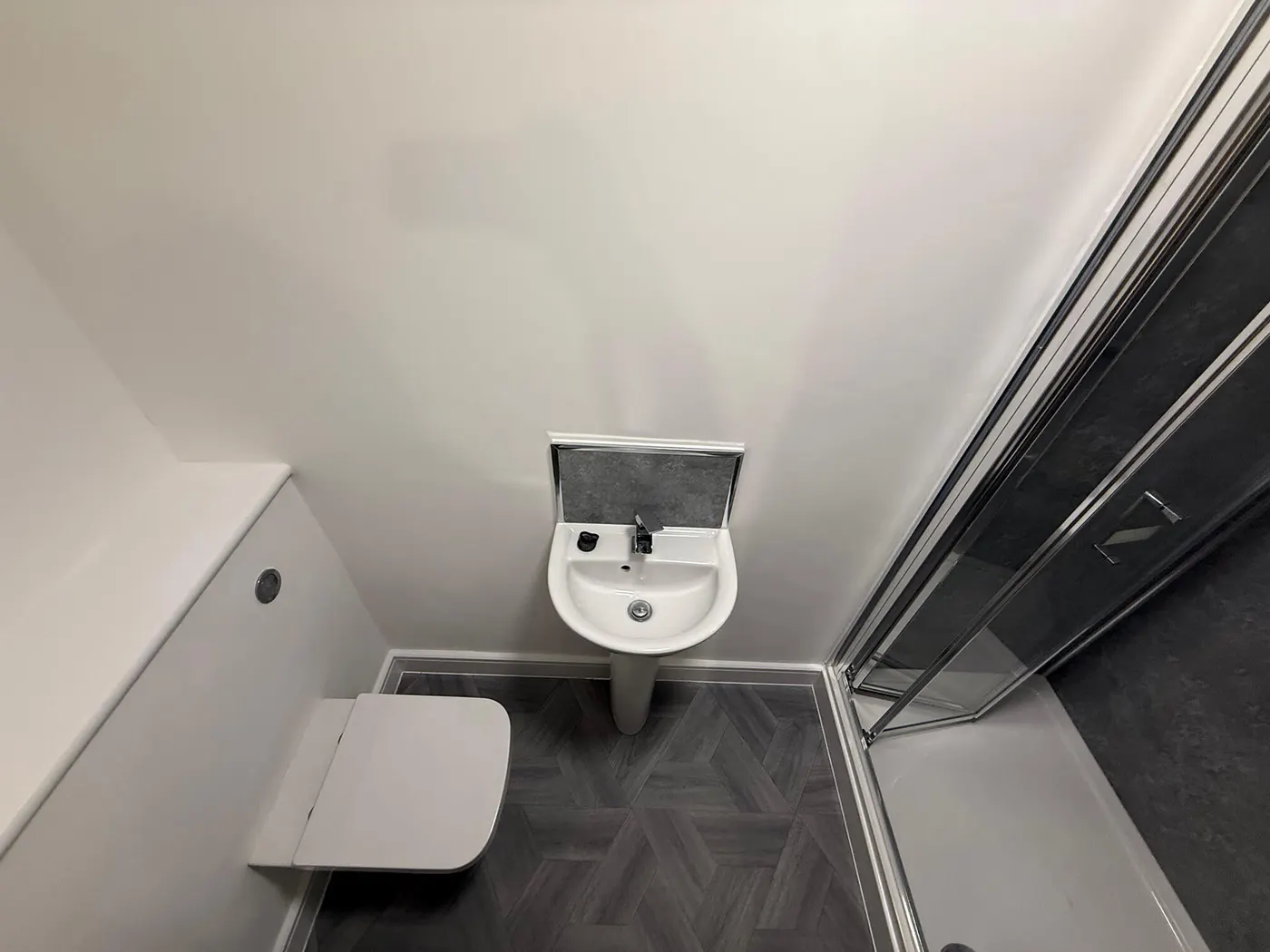 Complete · bathroom