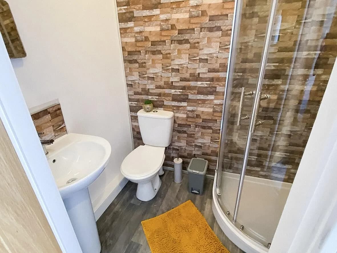 Finished · upstairs en-suite 1