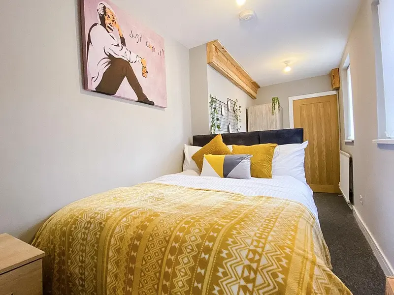 Student HMO 'on a budget' · Stoke University Quarter (3 bed, not 4)