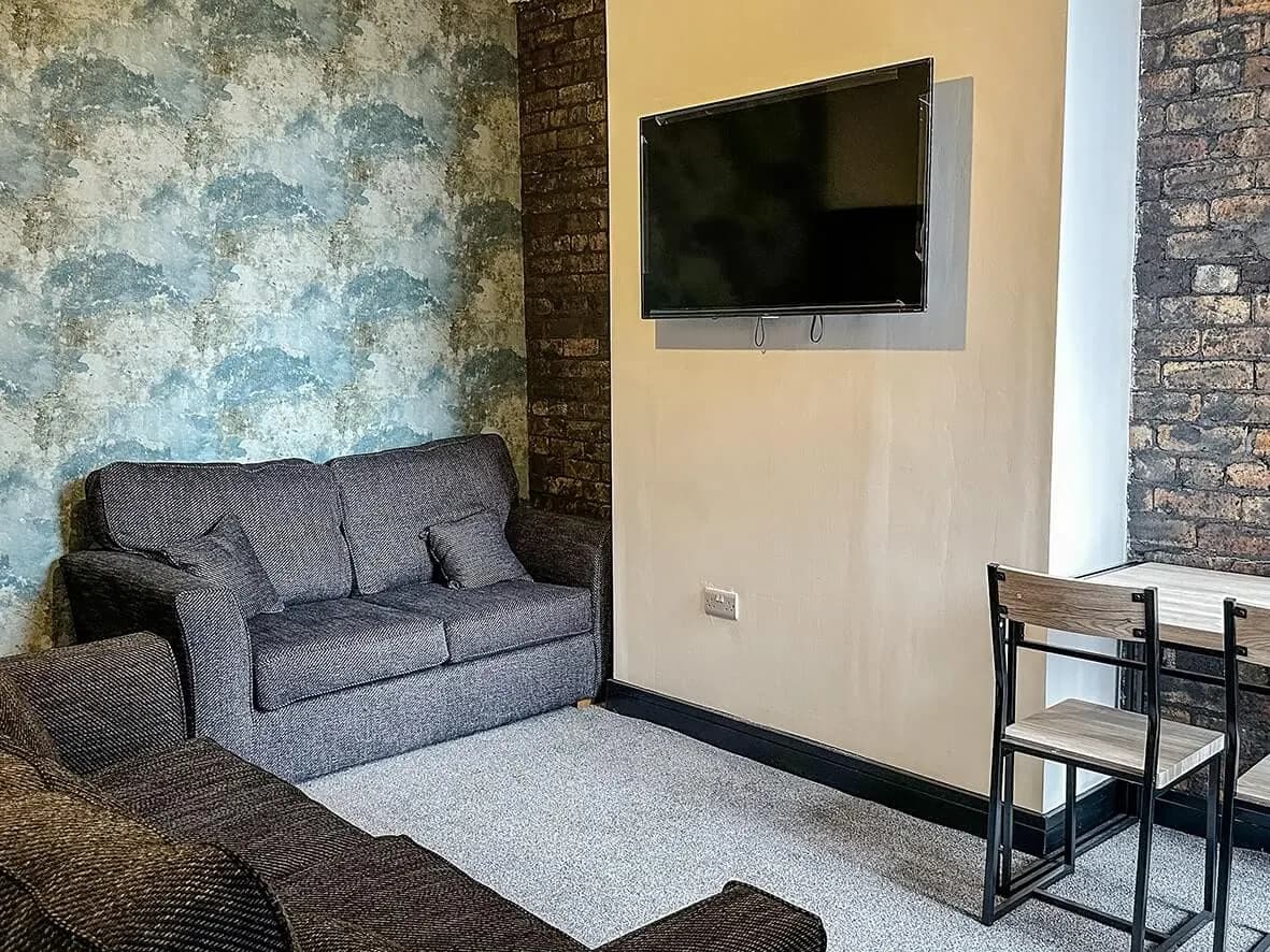Complete · wallpaper feature in situ
