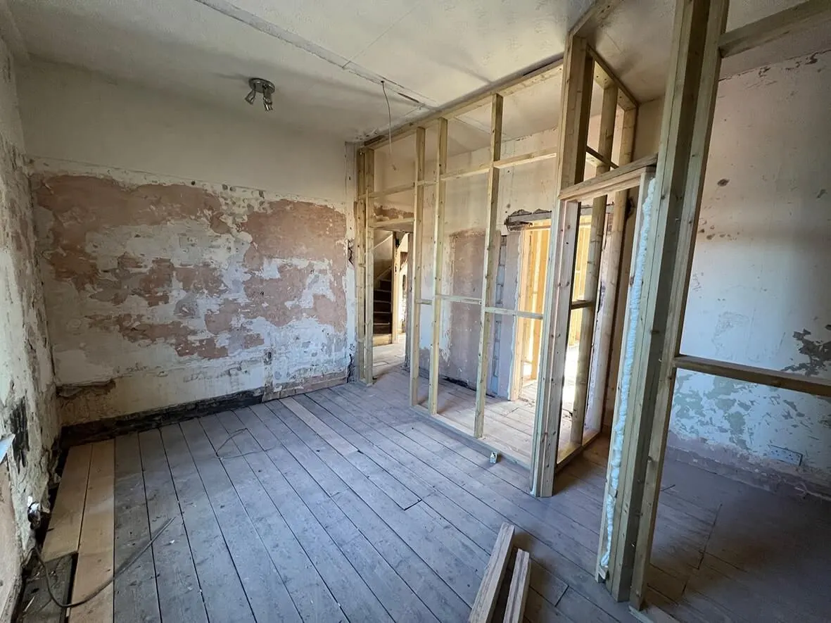 25% · communal space framing
