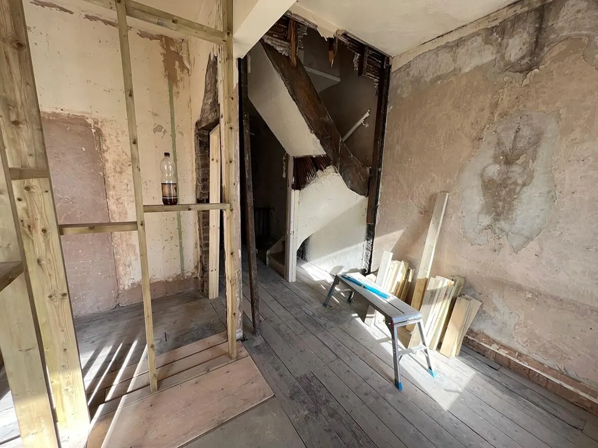25% · corridor + fire-rated door positions