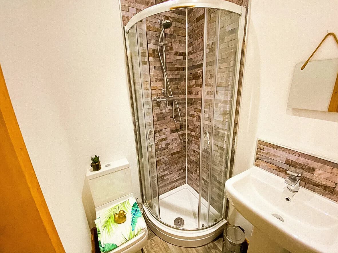 Complete · en-suite bedroom 1