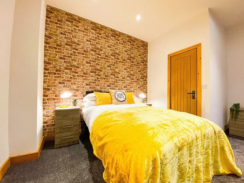 Listed Building to 9-bed all-en-suite HMO · Burslem