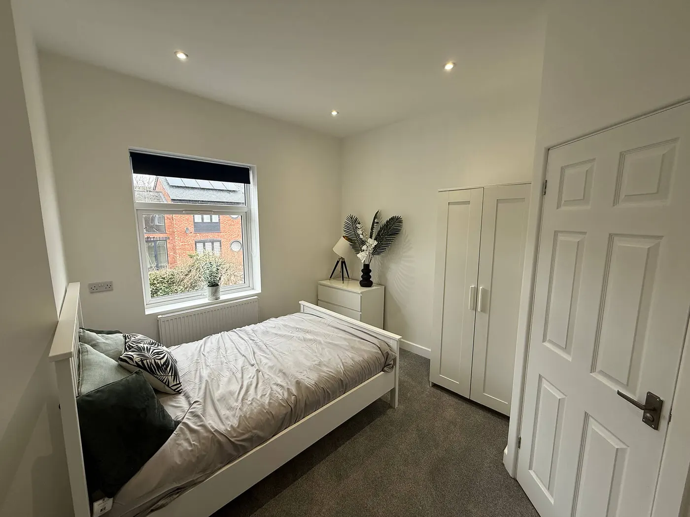 Complete · furnished bedroom